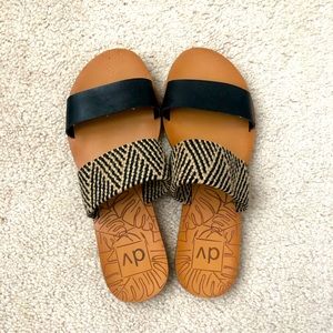 ⭐️DOLCE VITA⭐️ Black and Tan Sandals | Size 7